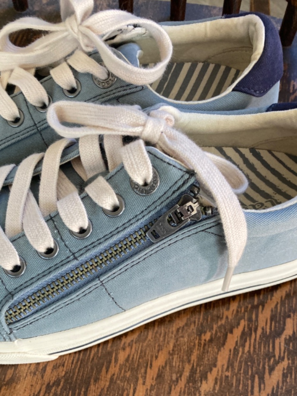 NWOT Taos Z Soul Canvas Sneakers / Women's 7
